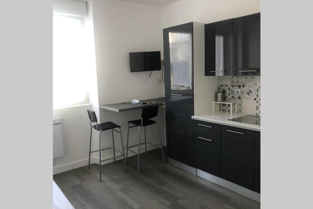 Yannadal/Studio Cosy Avec Vraie Cuisine A Recouvrance/ Proche Tram/Bus Et Proximite Avec L'Arsenal Apartment Brest Luaran gambar